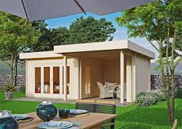 Hier ist ein gartenhausaufbau im gang, dort eine carport montage,. Moderne Gartenhauser Bieten Mehr Als Schickes Design Gartenhaus Aufbau