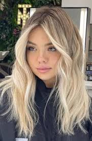 ❤️Hairdresser❤️ I know it's a super long shot, but does anyone have  availablities to refresh balayage TODAY?😅 my hair is short and don't need  my roots done. Image for reference for colour😊