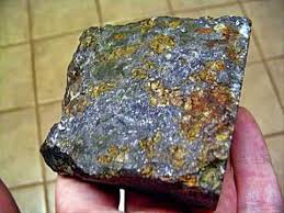 Berikut cara mengetahui ciri/tanda tanah mengandung emas : Batu Mengandung Emas Murni