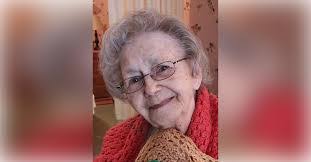 Cari Savage's Instagram, Twitter & Facebook