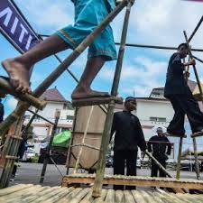 Permainan tradisional indonesia termasuk kedalam ciri. Rayakan Hari Anak Nasional Yuk Main 5 Permainan Tradisional Zaman Old