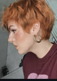 Lesley Hough's Instagram, Twitter & Facebook