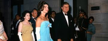 May 29, 2016 · channel fashion icon jackie kennedy with these 16 style lessons. Aussehen Wie Jackie Kennedy Ana Alcazar Magazine