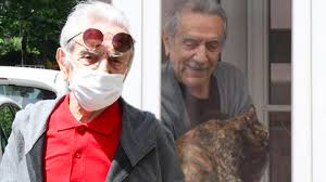 Aydemir akbaş emektar oyuncularımız arasında yer alıyor. Oyuncu Aydemir Akbas Gorgusuzler Oldurecek