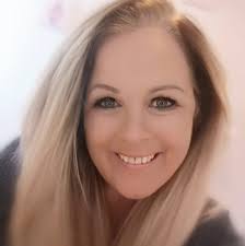 Hi all im uk based does anyone have any recommendations for builder gel in  a bottle tried moduleones but they too thick to work with and quite sticky  they dont come off