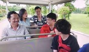 Sau khi kết thúc bộ phim chính thức vì quá yêu mến khán giả mà đạo diễn và các diễn viên tiếp tục cho ra 4 tập bộ phim về nhà đi con ngoại truyện mời mọi. Vá»«a Khep Láº¡i Táº­p Cuá»'i Ngoáº¡i Truyá»‡n Vá» Nha Ä'i Con Ä'a Láº¡i Gay Sá»'t