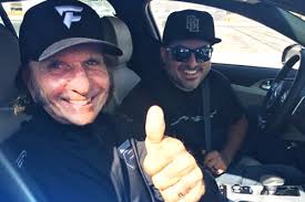 Emerson Fittipaldi se va de drifting con un Kia Stinger GT