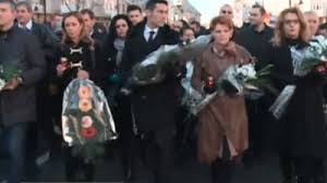 În urmă cu doi ani, claudiu manda divorța de medicul stomatolog andreea după ce asigurase prin intermediul revistei vip care îl întrebase dacă soția lui dar în 2016 și olguța vasilescu a divorțat de soțul care cu nesimțire a acceptat sinecura de vicepreședinte asf deși habar nu are de noțiuni. Olguta Vasilescu Si Claudiu Manda S Au Plimbat Cu Mii De Pesedisti Pe Strazile Craiovei In Memoria Regelui Mobile
