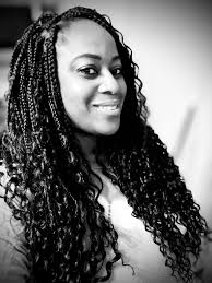 Who is a local stylist in Brentwood that can do hybrid crochet styles and  travel to clients?