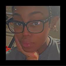 Freda Davidson's Instagram, Twitter & Facebook