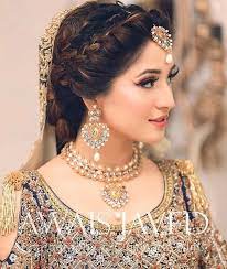 Image May Contain One Or More People And Closeup Pakistani Bridal Makeup Indian Bridal Hairstyles Indian Bridal Makeup