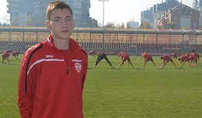 The versatile footballer is the youngest of two children in his family. Dejan Kulusevski Bei Manchester United Auf Dem Radar Mazedonien News