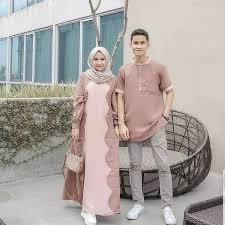 Model baju tunangan lamaran couple dan modern terbaru paling serasi. 7 Padu Padan Model Baju Pesta Untuk Couple Kembaran Womantalk