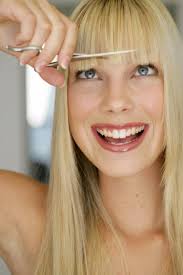 Pony Schneiden Anleitungen Fur Einen Geraden Einen Schragen Schnitt Haarschnitt Ideen Spitzen Schneiden Haar Styling