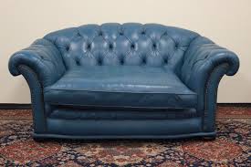 I nostri divani in pelle a 2 posti sono ideali per abbellire comodamente piccoli spazi. Divano Chesterfield Chester Inglese 2 Posti Carta Da Zucchero Pelle Leather Ebay