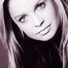 Annabel Dobson (@AnnabelD87)