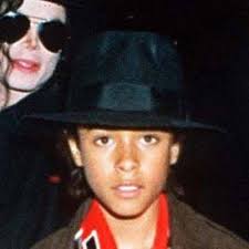 Al 25 jaar geleden kwam de duistere kant van Michael Jackson boven tijdens  een rechtszaak. Dit schreef Humo toen