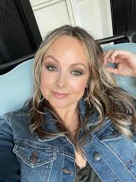 A smokey eye and nude lip duo never goes out of style. #DeepikaPadukone