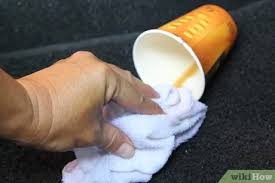 Entfernen sie milchflecken vom teppich, damit sich. Den Geruch Verdorbener Milch Aus Dem Auto Entfernen Wikihow