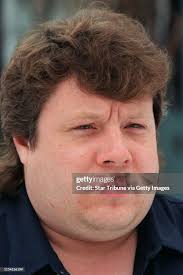 Minneapolis, MN., 2/4/2000. Dave Crooks is a cousin of Stan and Glynn...  News Photo