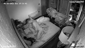 Câmera de segurança de uma pensão flagra casal transando no quarto 