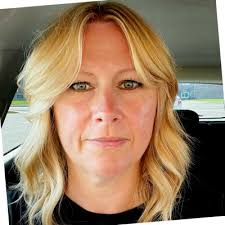 A couple a celebrations this past week; 17 years at Sephora and my birthday  (only a day apart). A sincere and heartfelt thank you to my team for always  celebrating me ❤️ |