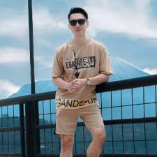 Selain tampan, siwon juga dikenal orang terkaya di sm entertainment karena ayahnya pemilik dari supermarket terbesar kedua di korea selatan dan salah satu idol terkaya di korea. 25 Rekomendasi Selebgram Indonesia Cowok Sociabuzz