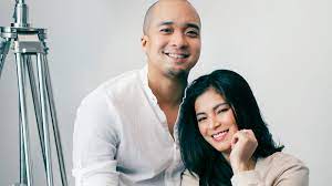 Neil arce is born at in philippines and filipino by birth. Angel Locsin And Fiance Neil Arce Donate N95 Masks For The Frontline Health Workers