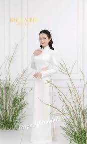 Áo dài lụa truyền thống cổ điển