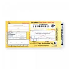 Services de vente de détail de produits pour l'envoi du courrier à savoir colis (boîte en carton ou en papier), paquets (boîte en carton ou en papier), enveloppes (papeterie), emballages en carton. Recommandes Manuels Avec Accuse Reception