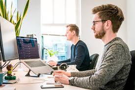 Does the app development location affect the app development budget? Hiring Mobile App Developers Read This Before You Start