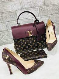 Louis Vuitton Matching Tote Bag And Pointed Pumps Louis Vuitton Bag Outfit Shoes Outfit Fashion Luis Vuitton Shoes