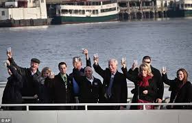 March 15, 2019 nombre de pages: It Feels Like Yesterday Every Day Hero Captain Sully And Passengers From Miracle On The Hudson Hold Emotional Reunion 5 Years After Extraordinary River Landing Daily Mail Online