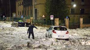 Jun 09, 2021 · ancora pioggia e grandine sulla capitale, già duramente colpita nelle ultime ventiquattrore da violenti nubifragi. Grandine Come Neve Su Roma Nubifragi In Sicilia Temperature In Calo Ovunque La Stampa