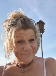 Good morning to you all, I am single and searching,serious minds only and I  am only attracted to older men that are seriously looking for long term  relationship….. feel free to chat