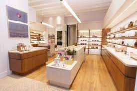 Jurlique Store By Akin Creative Sydney Australia He Says Jurlique S Authentic Brand Values Have Inspired The Retail Design Display Jurlique Retail Design