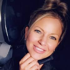 Lynn Hughston's Instagram, Twitter & Facebook