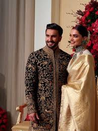 Deepveer Deepika Padukone N Ranveer Singh At Her Wedding Reception Bangalore Deepika Padukone Style Indian Film Actress Bollywood Couples