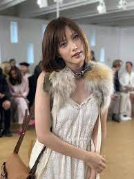 domffhiw0ai lxz jpg 900 1 200ピクセル 女性モデルポーズ 女の子 女性俳優