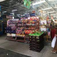 Baik teori ekonomi mikro dan makro keduanya tidak bisa disamakan, hal ini dikarenakan memang memiliki banyak perbedaan dalam aspek analisis, situasi hingga penerapannya. Pasaraya Makro Utara Sdn Bhd Market