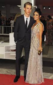 Pin By Diana Cecilia Garcia On Chic Fashion Vanessa Hudgens And Austin Butler Vanessa Hudgens Vanessa Hudgens Style