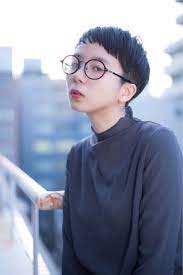 ナチュラルにシンプルに 魅力を引き出す ミニマムヘア の作り方 ヘアアレンジ集 キナリノ ショートヘア 女の子 女性 坊主 ショートヘア