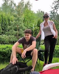 В молодости ирина 2 года работала официанткой. Vdova Mihaila Kruga Vspomnila Smert Muzha