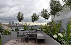 Garden A Simple Idea Of Roof Terrace Garden For Modern Home Simple Roof Terrace Garde Decoration Jardin Terrasse Jardin Moderne Creation De Jardin Contemporain