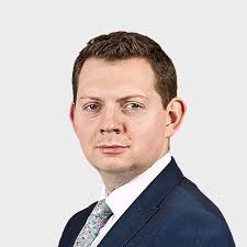 Crouch down, Cameron back?