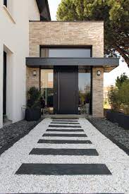 Porte d entrée villa moderne. Une Superbe Porte D Entree Design En 2020 Entree Maison Moderne Idee Entree Maison Facade Maison