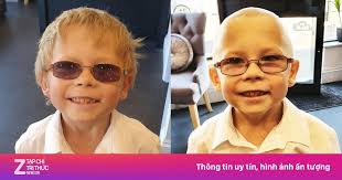 Cậu bé Anh xin mẹ cạo trọc đầu để động viên bạn bị ung thư