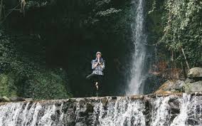 Curug tempuran di kabupaten purbalingga menjadi salah satu destinasi jalan jalan yang tidak boleh terlewati loh jika mampir ke kota perwira tersebut. Curug Ngumpet Tiket Pesona Agustus 2021 Travelspromo