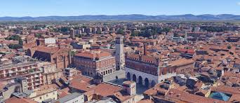 Il ponte della via emilia sul fiume po che collega la città alla lombardia ha subito il crollo di un'arcata il 30 aprile 2009, rendendo necessario il transito obbligatorio sull'autostrada. Invasione Cinese Piacenza Nella Top Ten Italiana Per Imprese Con Gli Occhi A Mandorla Liberta Piacenza