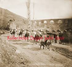 Veziraga Su Kemeri Yesildere Izmir Deve Kervani Izmir Den Kizilcullu Istikametine Gidiyor Sol Taraf Kadifekale Ottoman Aqueduct In St Resim Tarih Insan
